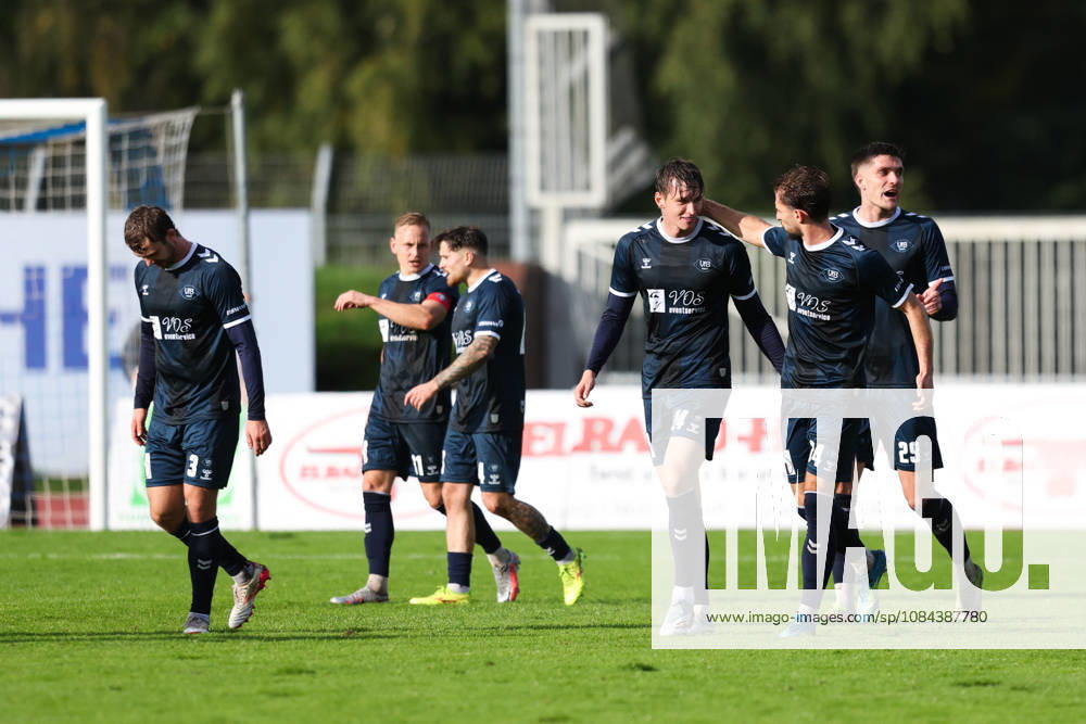 Fussball, Herren, Regionalliga Nord, 14. Spieltag, VfB Oldenburg - BSV Kickers Emden Torjubel zum 1:0 durch Dominik Kasper (24 VfB Oldenburg)