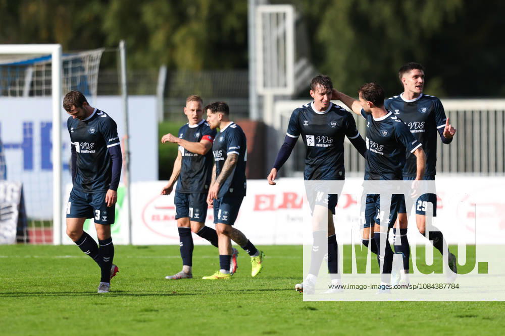 Fussball, Herren, Regionalliga Nord, 14. Spieltag, VfB Oldenburg - BSV Kickers Emden Torjubel zum 1:0 durch Dominik Kasper (24 VfB Oldenburg)