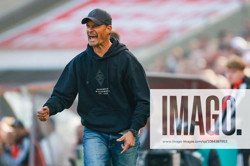 1. Bundesliga - 26 27 - 1. FC Köln - Borussia Mönchengladbach am 11.10.2026 im RheinEnergieSTADION in Köln Trainer Alexander Blessin (Moenchengladbach) gestikuliert