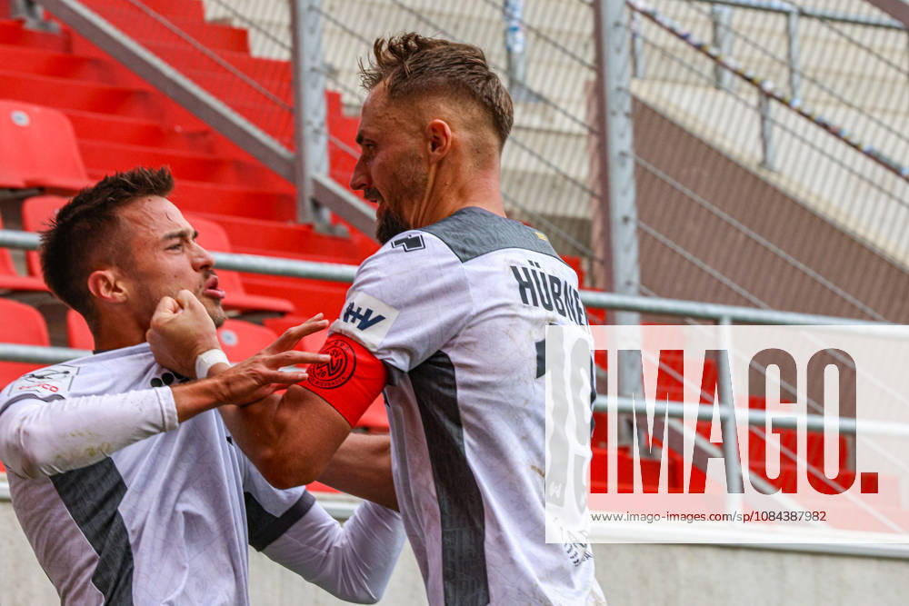 Robin Kalem (SV Wehen Wiesbaden, Nr.10) jubelt nach seinem Treffer zum 2:4 - Wiesbaden gewinnt das Spiel schlussendlich recht klar beim Spiel FC Ingolstadt 04 gegen SV Wehen Wiesbaden am 11.10.2026, DFB regulations prohibit any use of photographs as image sequences and or quasi-video. GER, Fussball, 3. Liga, Spieltag 8, FC Ingolstadt 04 gegen SV Wehen Wiesbaden, 11.10.2026, Audi Sportpark Ingolstadt