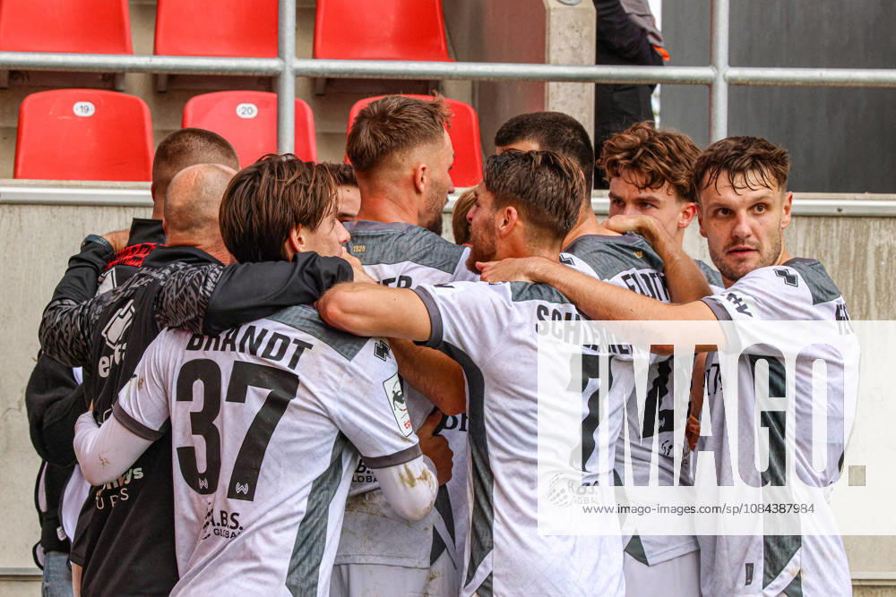 Robin Kalem (SV Wehen Wiesbaden, Nr.10) jubelt nach seinem Treffer zum 2:4 - Wiesbaden gewinnt das Spiel schlussendlich recht klar beim Spiel FC Ingolstadt 04 gegen SV Wehen Wiesbaden am 11.10.2026, DFB regulations prohibit any use of photographs as image sequences and or quasi-video. GER, Fussball, 3. Liga, Spieltag 8, FC Ingolstadt 04 gegen SV Wehen Wiesbaden, 11.10.2026, Audi Sportpark Ingolstadt