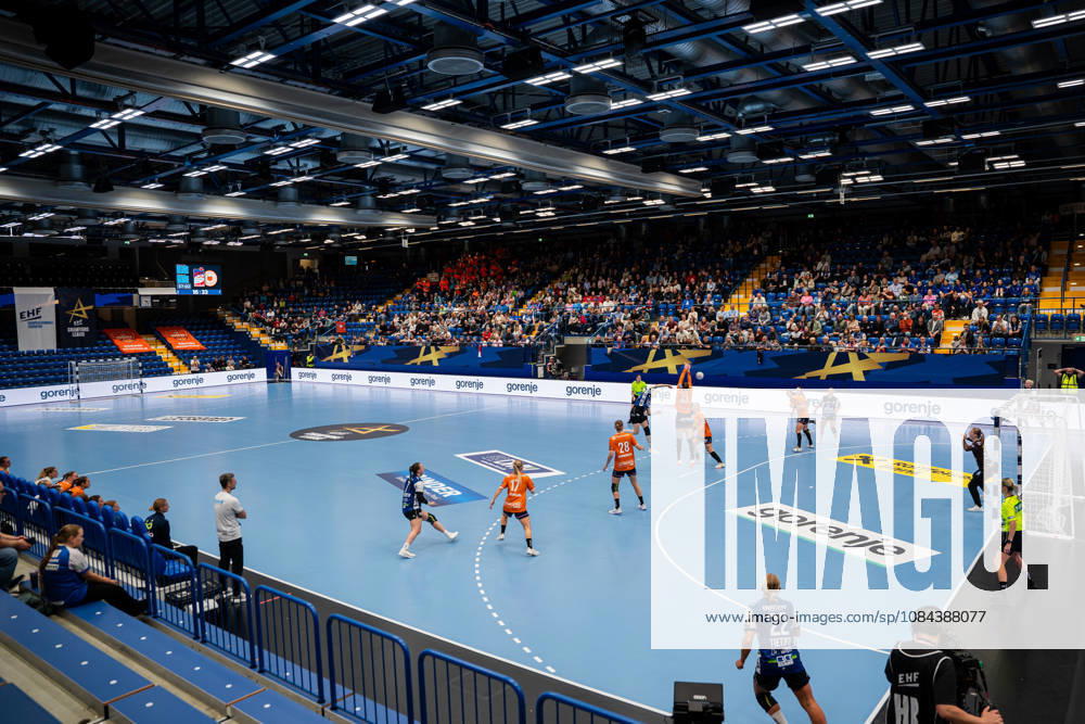 HSG Blomberg-Lippe (GER) vs. Odense Handbold (DEN), Handball, EHF Champions League Women, Gruppenphase, 11.10.2026, Saision 2026 2027, Lemgo Innenansicht der Phoenix-Contact-Arena, Karolina Jurenczyk (HSG Blomberg-Lippe, 81) im Torwurf Lemgo Phoenix Contact Arena Deutschland