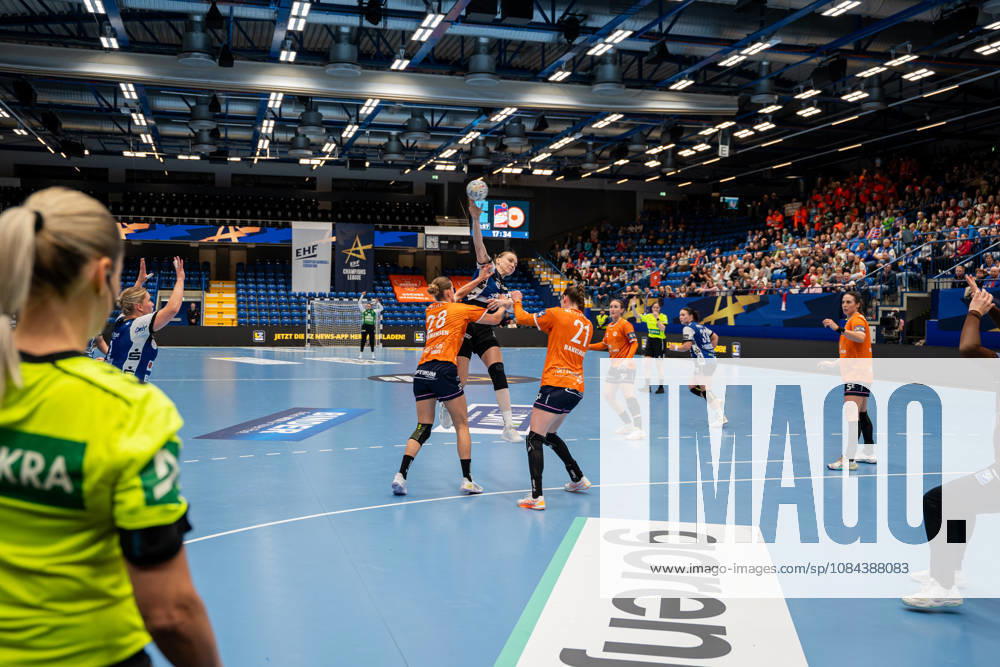 HSG Blomberg-Lippe (GER) vs. Odense Handbold (DEN), Handball, EHF Champions League Women, Gruppenphase, 11.10.2026, Saision 2026 2027, Lemgo Karolina Jurenczyk (HSG Blomberg-Lippe, 81) im Torwurf Lemgo Phoenix Contact Arena Deutschland