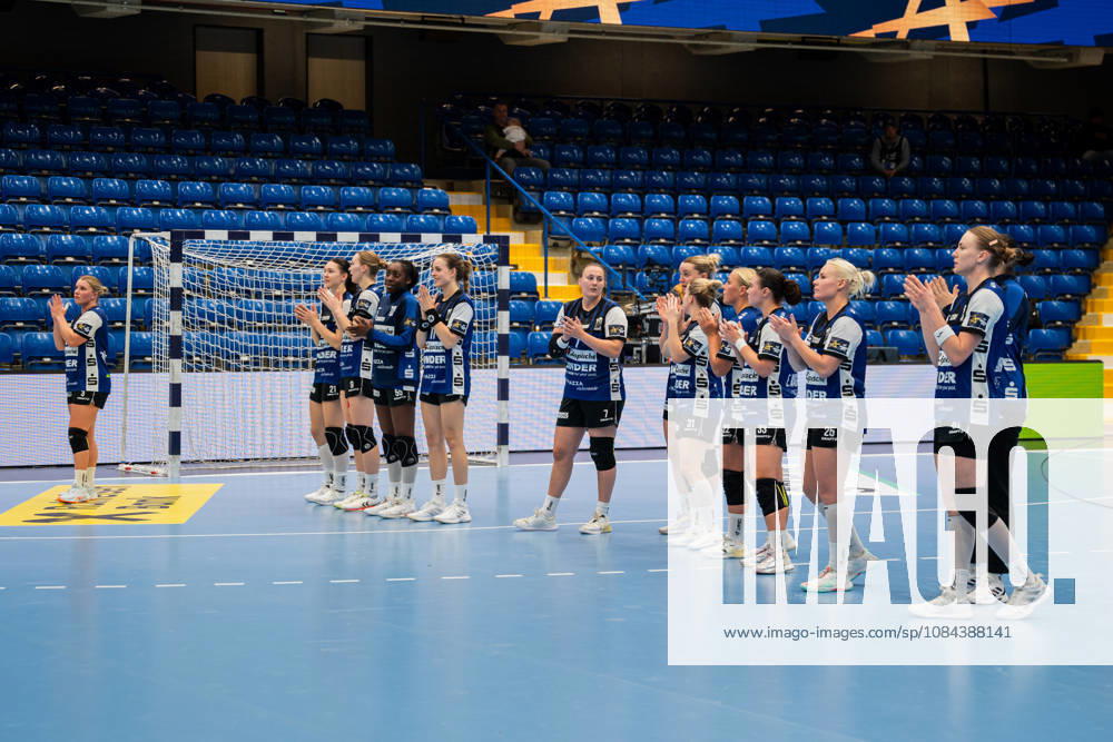 HSG Blomberg-Lippe (GER) vs. Odense Handbold (DEN), Handball, EHF Champions League Women, Gruppenphase, 11.10.2026, Saision 2026 2027, Lemgo Die Spielerinnen der HSG Blomberg-Lippe (GER) bedanken sich bei den Zuschauern Lemgo Phoenix Contact Arena Deutschland