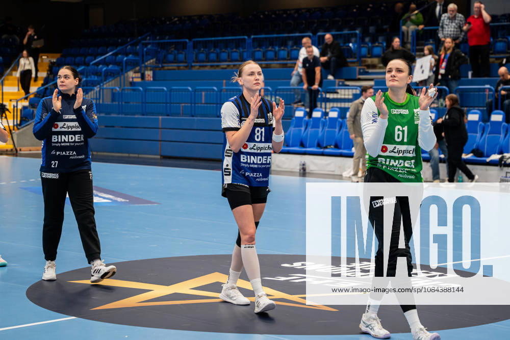 HSG Blomberg-Lippe (GER) vs. Odense Handbold (DEN), Handball, EHF Champions League Women, Gruppenphase, 11.10.2026, Saision 2026 2027, Lemgo Karolina Jurenczyk (HSG Blomberg-Lippe, 81) bedankt sich bei den Zuschauern Lemgo Phoenix Contact Arena Deutschland