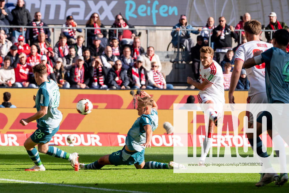 Deutschland: 1.Bundesliga 2026 2027, 5. Spieltag, 1.FC Köln vs Borussia Mönchengladbach, Sonntag, 11.10.2026 RheinEnergie-Stadion (Köln-Nordrhein-Westfalen): Sebastian Sebulonsen (1.FC Köln, 28) Schießt aufs Tor gegen Jan Leszczynski (Borussia Mönchengladbach, 5) und Lukas Ullrich (Borussia M?nchengladbach, 26) Köln RheinEnergier-Stadion, Köln Deutschland