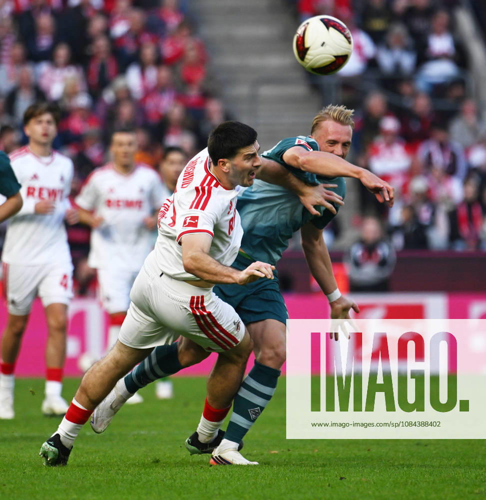 Fussball 1.Bundesliga, 1.FC Koeln - Borussia Mönchengladbach . Luka Lochoshvili , links ( 1.FC Köln ) und Isac Lidberg , rechts ( Mönchengladbach ) Koeln