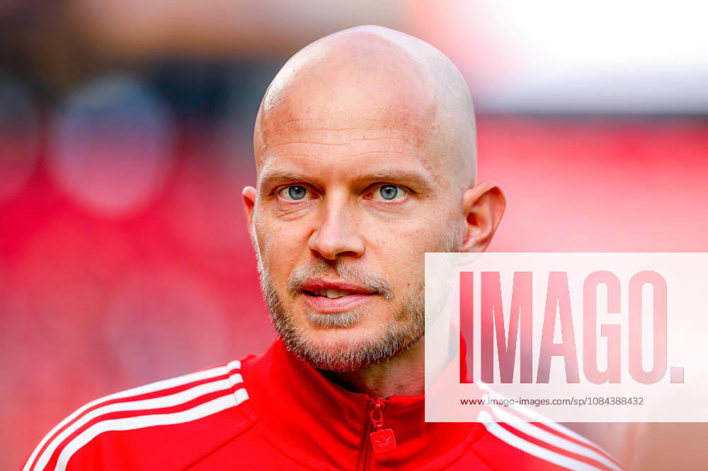 2026.10.11, Fußball, Bundesliga, 1. FC Köln - Borussia Mönchengladbach, RheinEnergieSTADION, 5.Spieltag, Saison 2026 2027: Rene Wagner (1. FC Koeln Trainer) beim Interview DFB regulations prohibit any use of photographs as image sequences and or quasi-video. Photo: WilkowskixPressefotoKochx Nordrhein-Westfalen Deutschland