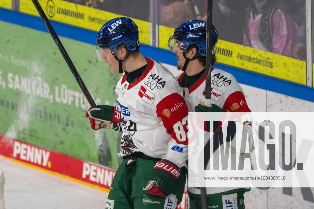 Sebastian Zwickl (Augsburger Panther, 83) und Christian Hanke (Augsburger Panther, 25) bejubeln das Tor zum 2:0. Krefeld Pinguine vs. Augsburger Panther, Eishockey, Penny DEL, 08. Spieltag, Saison 2026 2027, 11.10.2026 Krefeld Pinguine vs. Augsburger Panther, Eishockey, Penny DEL, 08. Spieltag, Saison 2026 2027, 11.10.2026 Krefeld