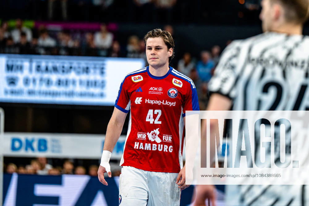 Handball Opel HBL, THW Kiel - Handball Club Hamburg v.l. Jan Christian Schmidt (Handball Club Hamburg, 42) Portrait, Portraet, Einzelbild Kiel