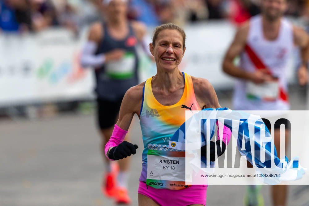 München Marathon 2026; München, 11.10.2026 Kirsten DE BAEY-RUZIN (GER) läuft in einer Zeit von 02:39:18 zum dritten Platz beim München Marathon. Sie gewinnt damit auch die Bayerische Meisterschaft im Marathon; München