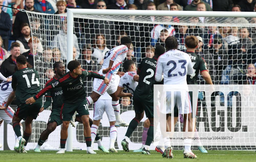Premier League - Crystal Palace v Nottingham Forest LONDON, ENGLAND, OCTOBER 11: GOAL 2-1, Jefferson Lerma of Crystal Palace scores a goal to put Crystal Palace 2-1 ahead during The Premier League match between Crystal Palace v Nottingham Forest at Selhurst Park Stadium, London, England, on October 11. (Photo by Daniel Weir) London Selhurst Park Stadium England