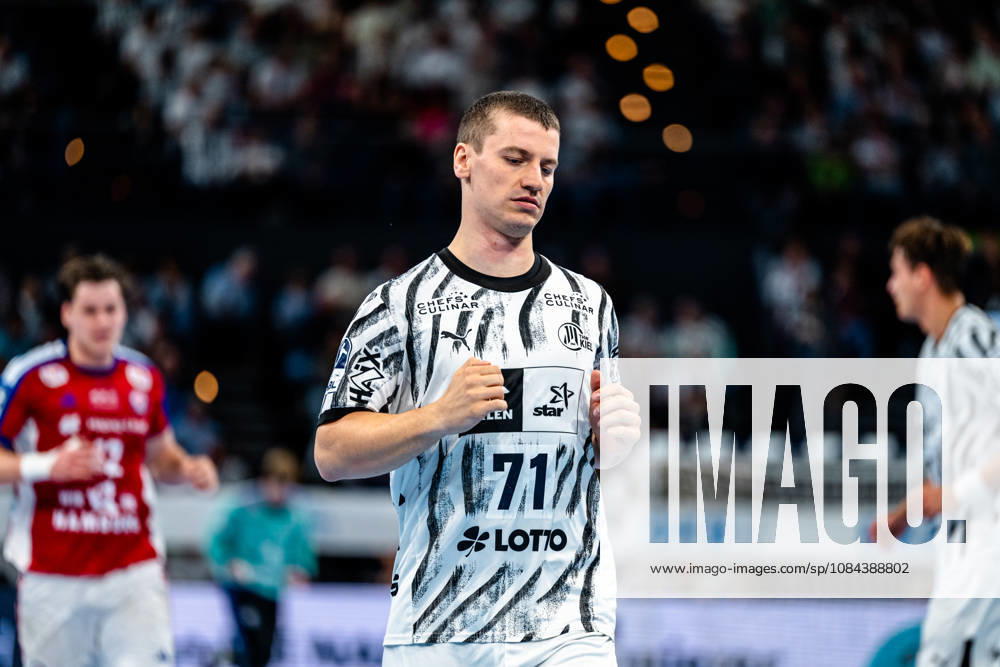 Handball Opel HBL, THW Kiel - Handball Club Hamburg v.l. Elias Ellefsen a Skipagotu (Kiel, 71) Portrait, Portraet, Einzelbild Kiel