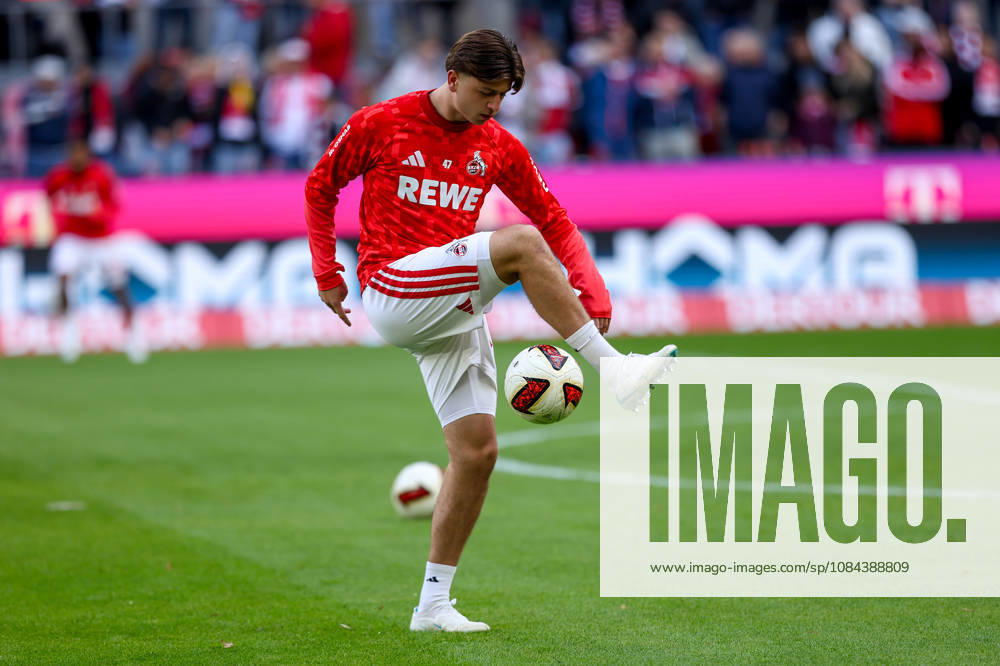 2026.10.11, Fußball, Bundesliga, 1. FC Köln - Borussia Mönchengladbach, RheinEnergieSTADION, 5.Spieltag, Saison 2026 2027: Mikey Moore (1. FC Koeln 47) beim aufwaermen DFB regulations prohibit any use of photographs as image sequences and or quasi-video. Photo: WilkowskixPressefotoKochx Nordrhein-Westfalen Deutschland