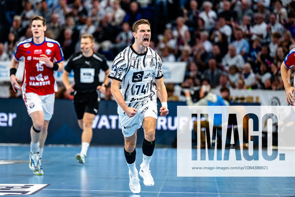 Handball Opel HBL, THW Kiel - Handball Club Hamburg v.l. Vincent Büchner (Kiel, 74) Jubel, Torjubel, jubelt ueber das Tor, celebrate the goal, celebration Kiel