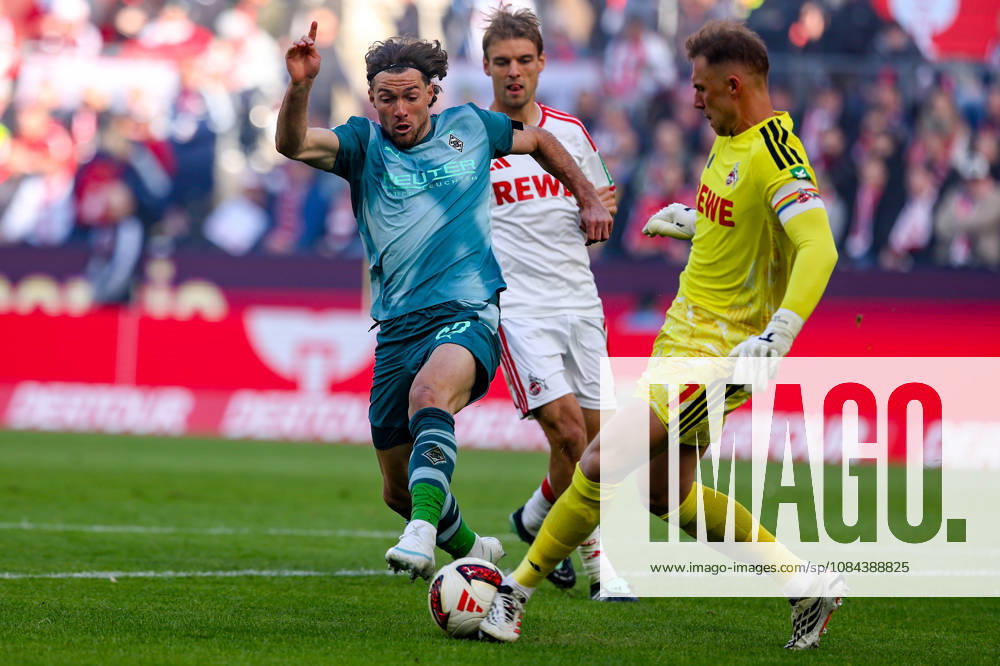 2026.10.11, Fußball, Bundesliga, 1. FC Köln - Borussia Mönchengladbach, RheinEnergieSTADION, 5.Spieltag, Saison 2026 2027: Florian Neuhaus (Borussia Moenchengladbach 10) im Zweikampf gegen Marvin Schwaebe (1. FC Koeln 1) DFB regulations prohibit any use of photographs as image sequences and or quasi-video. Photo: WilkowskixPressefotoKochx Nordrhein-Westfalen Deutschland