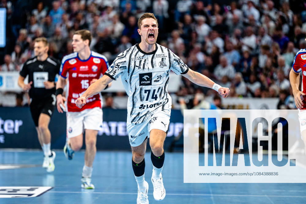 Handball Opel HBL, THW Kiel - Handball Club Hamburg v.l. Vincent Büchner (Kiel, 74) Jubel, Torjubel, jubelt ueber das Tor, celebrate the goal, celebration Kiel