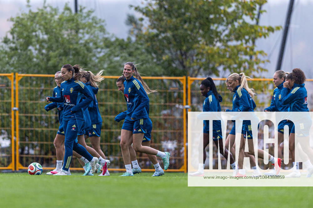Players of Sweden during a training session on October 11, 2026 in Stockholm. Photo: Caisa Rasmussen BILDBYRAN COP 353 CR0079 fotboll football soccer fotball träning practice training sverige sweden dam bbeng