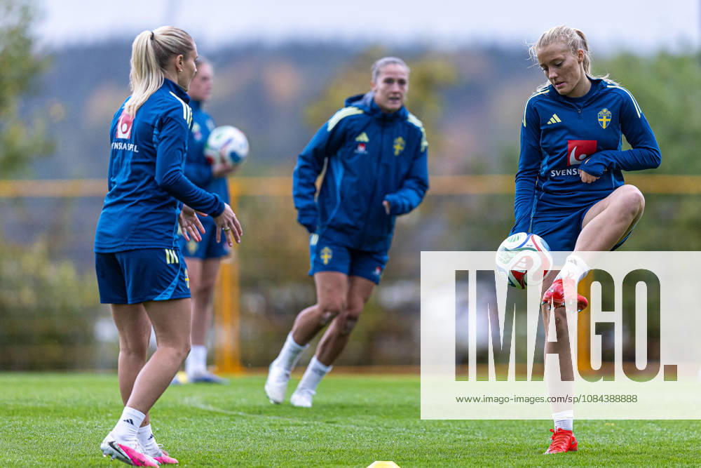 Smilla Holmberg of Sweden during a training session on October 11, 2026 in Stockholm. Photo: Caisa Rasmussen BILDBYRAN COP 353 CR0079 fotboll football soccer fotball träning practice training sverige sweden dam bbeng