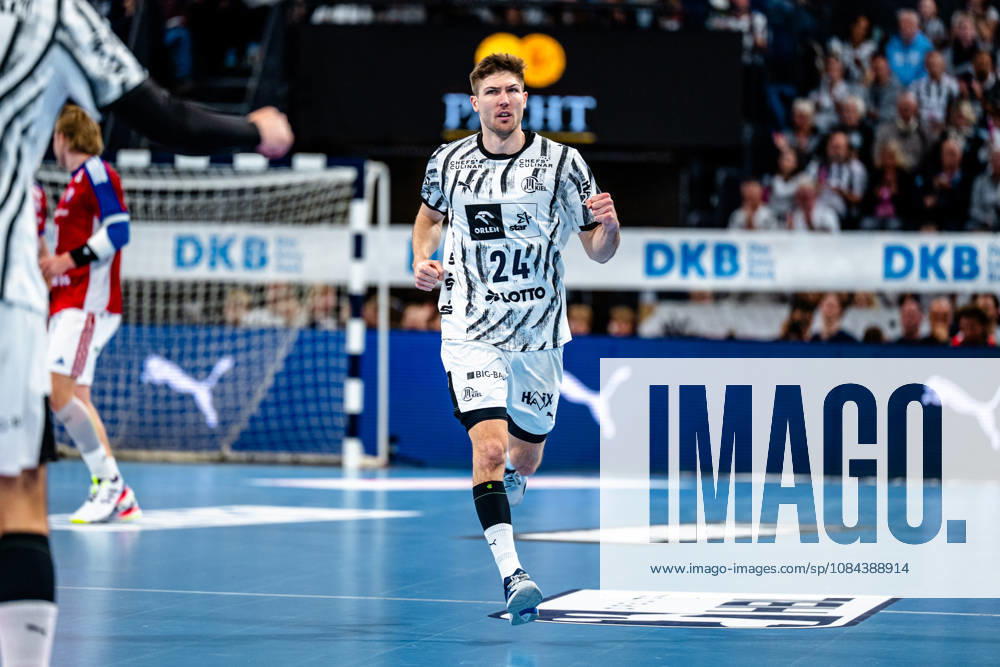Handball Opel HBL, THW Kiel - Handball Club Hamburg v.l. Lukas Zerbe (Kiel, 24) Jubel, Torjubel, jubelt ueber das Tor, celebrate the goal, celebration Kiel