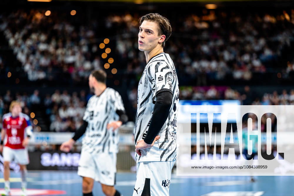 Handball Opel HBL, THW Kiel - Handball Club Hamburg v.l. Domen Makuc (Kiel, 35) Portrait, Portraet, Einzelbild Kiel