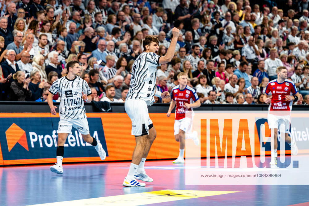 Handball Opel HBL, THW Kiel - Handball Club Hamburg v.l. Julian Köster (Kiel, 7) Jubel, Torjubel, jubelt ueber das Tor, celebrate the goal, celebration Kiel
