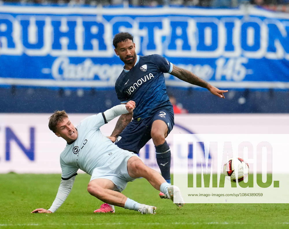 Joel Grodowski (DSC Arminia Bielefeld, 11) im Zweikampf mit Sean Klaiber (VfL Bochum 1848, 2) GER, VfL Bochum 1848 vs DSC Arminia Bielefeld, 2. Bundesliga, 7. Spieltag, Saison 2026-27, Vonovia Ruhrstadion, Bochum, 11.10.2026 DFL REGULATIONS PROHIBIT ANY USE OF PHOTOGRAPHS AS IMAGE SEQUENCES AND OR QUASI-VIDEO VfL Bochum 1848 vs DSC Arminia Bielefeld, 2. Bundesliga, 7. Spieltag, Saison 2026-27, 11.10.2026 Bochum