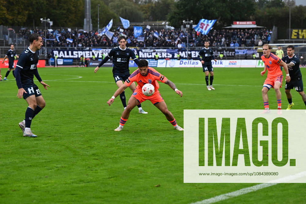 GER, Fussball, Regionalliga Nord, 13.Spieltag, Saison 2026 2027, Oldenburg, Marschwegstadion, VfB Oldenburg vs BSV Kickers Emden Semin KOJIC ( BSV Kickers Emden 10 ) Nick OTTO ( VfB Oldenburg 21 ) vb26 Oldenburg Marschwegstadion Niedersachsen Deutschland