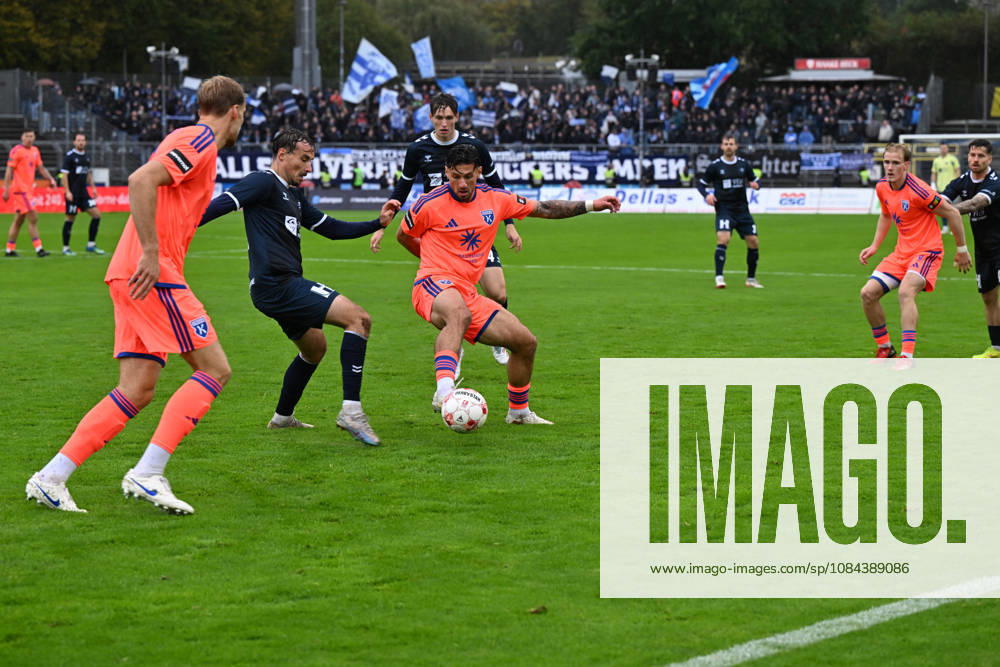 GER, Fussball, Regionalliga Nord, 13.Spieltag, Saison 2026 2027, Oldenburg, Marschwegstadion, VfB Oldenburg vs BSV Kickers Emden Semin KOJIC ( BSV Kickers Emden 10 ) Nick OTTO ( VfB Oldenburg 21 ) Oldenburg Marschwegstadion Niedersachsen Deutschland