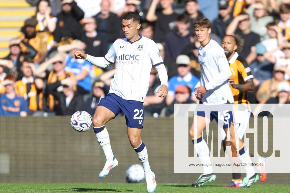 11th October 2026; MKM Stadium, Hull, England; Premier League Football, Hull City versus Everton; Brennan Johnson of Everton controls the ball DavexLofthouse