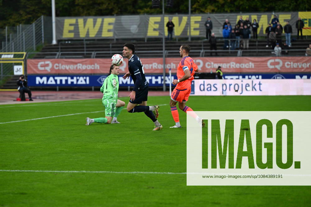 GER, Fussball, Regionalliga Nord, 13.Spieltag, Saison 2026 2027, Oldenburg, Marschwegstadion, VfB Oldenburg vs BSV Kickers Emden Mats FACKLAM( VfB Oldenburg 29 ) Luca PETZOLD ( BSV Kickers Emden 1 ) Fabian HERBST ( BSV Kickers Emden 4 ) Oldenburg Marschwegstadion Niedersachsen Deutschland
