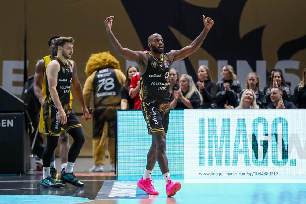 Basketball - easyCredit BBL, Basketball Loewen Braunschweig - MHP RIESEN Ludwigsburg, v.l. Sheldon Edwards (Braunschweig, 13) Jubel, jubelt, celebration Braunschweig