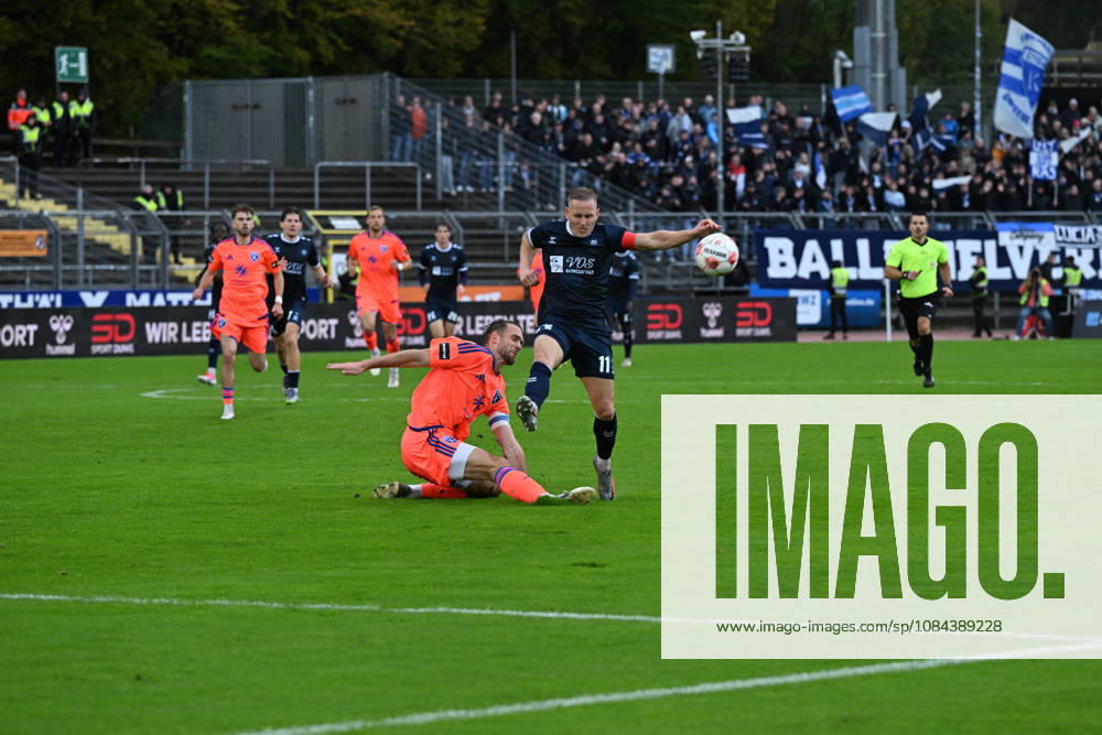 GER, Fussball, Regionalliga Nord, 13.Spieltag, Saison 2026 2027, Oldenburg, Marschwegstadion, VfB Oldenburg vs BSV Kickers Emden Fabian HERBST ( BSV Kickers Emden 4 ) Kai PRÖGER PROEGER ( VfB Oldenburg 11 ) Oldenburg Marschwegstadion Niedersachsen Deutschland