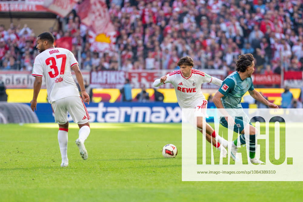 Linton Maina (1.FC Koeln, 37), Mikey Moore (1.FC Koeln, 47) im dribbling gegen Joe Scully (Borussia Moenchengladbach, 29) 1.FC Köln vs. Borussia Moenchengladbach, Fussball, Bundesliga, 5.Spieltag, Saison 2026 27, 12.10.2026, DFL REGULATIONS PROHIBIT ANY USE OF PHOTOGRAPHS AS IMAGE SEQUENCES AND OR QUASI-VIDEO, 1.FC Köln vs. Borussia Moenchengladbach, Fussball, Bundesliga, 5.Spieltag, Saison 2026 27, 12.10.2026 Köln