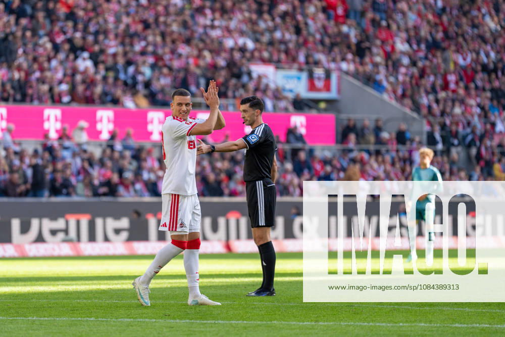 Said El Mala (1.FC Koeln, 10) klatscht beifall fuer einen Passm, Florian Badstuebner (Schiedsrichter) 1.FC Köln vs. Borussia Moenchengladbach, Fussball, Bundesliga, 5.Spieltag, Saison 2026 27, 12.10.2026, DFL REGULATIONS PROHIBIT ANY USE OF PHOTOGRAPHS AS IMAGE SEQUENCES AND OR QUASI-VIDEO, 1.FC Köln vs. Borussia Moenchengladbach, Fussball, Bundesliga, 5.Spieltag, Saison 2026 27, 12.10.2026 Köln