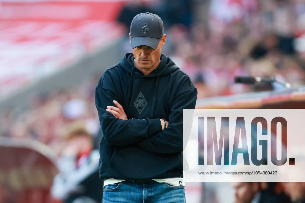 1. Bundesliga - 26 27 - 1. FC Köln - Borussia Mönchengladbach am 11.10.2026 im RheinEnergieSTADION in Köln Trainer Alexander Blessin (Moenchengladbach) unzufrieden, enttäuscht, enttaeuscht, niedergeschlagen
