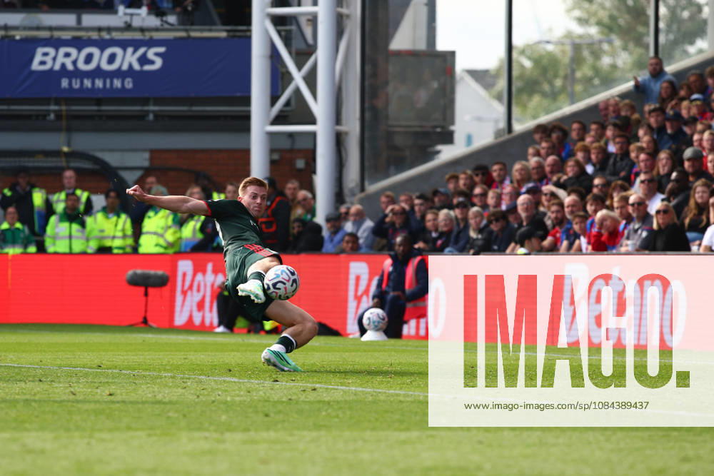 Premier League: Crystal Palace v Nottingham Forest LONDON, UK - 11th Oct 2026: Liam Delap of Nottingham Forest misses from close range during the Premier League match between Crystal Palace FC and Nottingham Forest FC at Selhurst Park London Selhurst Park England United Kingdom