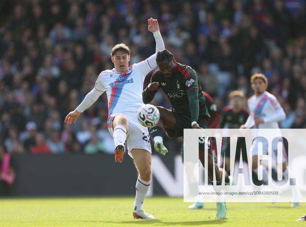 Premier League - Crystal Palace v Nottingham Forest LONDON, ENGLAND, OCTOBER 11: Jorgen Strand Larsen of Crystal Palace battles for the ball with Ola Aina of Nottingham Forest during The Premier League match between Crystal Palace v Nottingham Forest at Selhurst Park Stadium, London, England, on October 11. (Photo by Daniel Weir) London Selhurst Park Stadium England