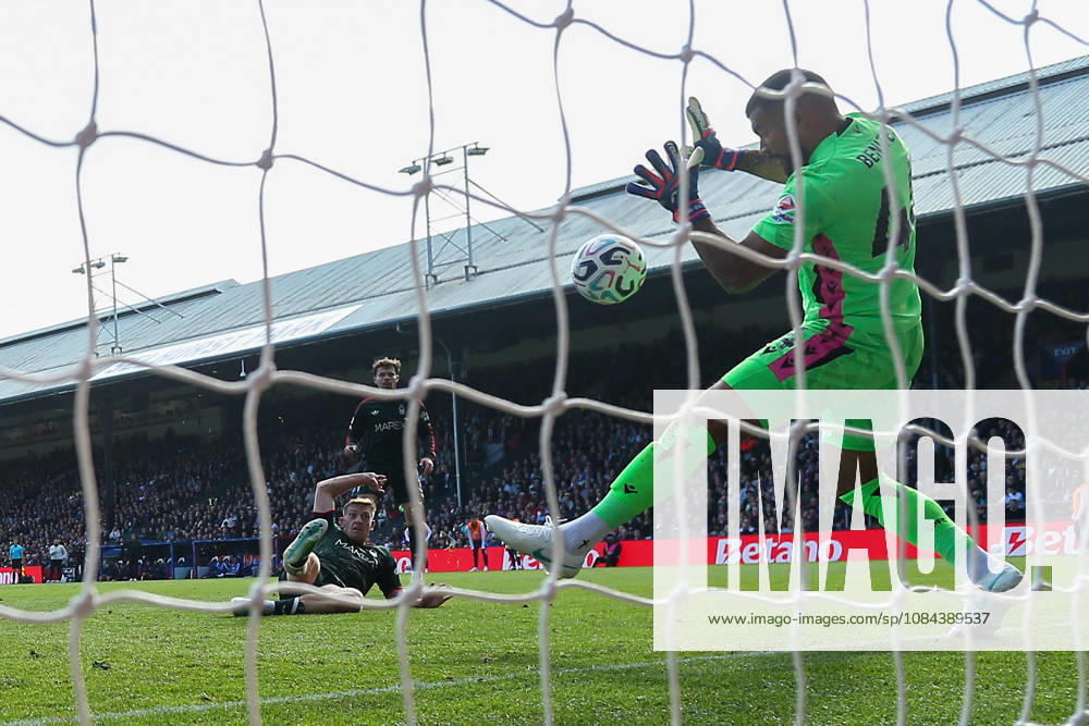 11th October 2026; Selhurst Park, London, England; Premier League Football, Crystal Palace versus Nottingham Forest; Liam Delap of Nottingham Forest shoots with power at point blank range straight at goalkeeper Walter Benitez of Crystal Palace KatiexChan
