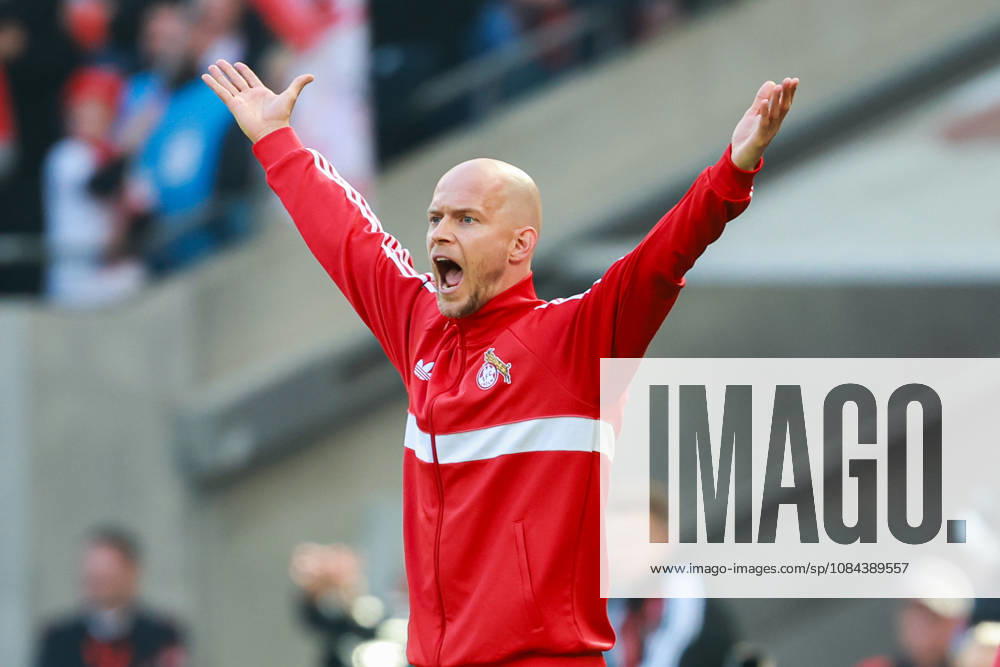 1. Bundesliga - 26 27 - 1. FC Köln - Borussia Mönchengladbach am 11.10.2026 im RheinEnergieSTADION in Köln Trainer Rene Wagner (Koeln) gestikuliert