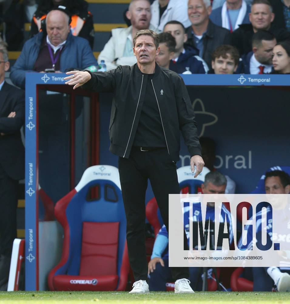 Premier League - Crystal Palace v Nottingham Forest LONDON, ENGLAND, OCTOBER 11: Oliver Glasner Manager of Nottingham Forest during The Premier League match between Crystal Palace v Nottingham Forest at Selhurst Park Stadium, London, England, on October 11. (Photo by Daniel Weir) London Selhurst Park Stadium England