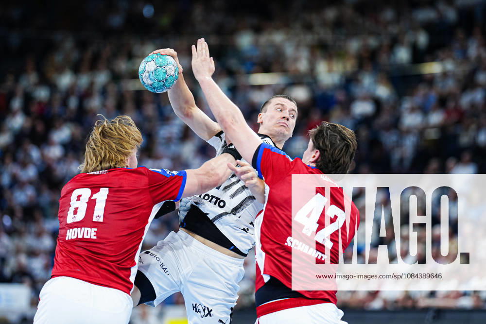 Martin Hovde (Handball Club Hamburg, 81), Elias Ellefsen a Skipagotu (THW Kiel, 71), Jan-Chirstian Schmidt (Handball Club Hamburg, 42) GER, THW Kiel vs. Handball Club Hamburg, Handball, 1. Bundesliga, Spieltag 8, Saison 2026 2027, 11.10.2026 GER, THW Kiel vs. Handball Club Hamburg, Handball, 1. Bundesliga, Spieltag 8, Saison 2026 2027, 11.10.2026 Kiel