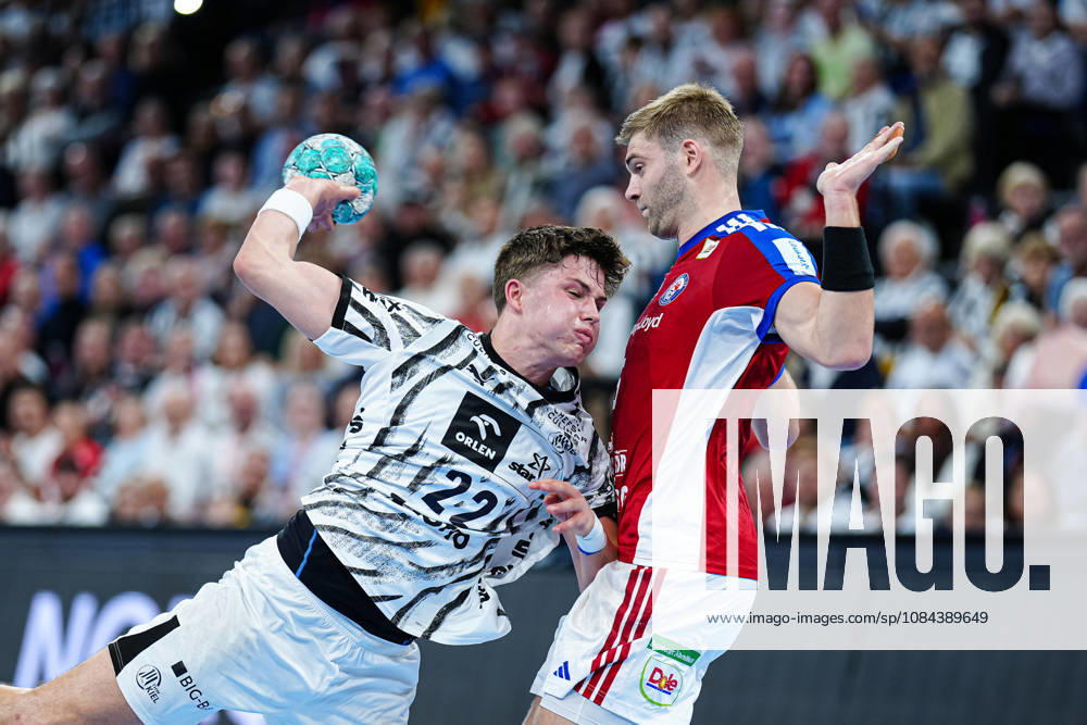 Rasmus Ankermann (THW Kiel, 22), Einar Olafsson (Handball Club Hamburg, 23) GER, THW Kiel vs. Handball Club Hamburg, Handball, 1. Bundesliga, Spieltag 8, Saison 2026 2027, 11.10.2026 GER, THW Kiel vs. Handball Club Hamburg, Handball, 1. Bundesliga, Spieltag 8, Saison 2026 2027, 11.10.2026 Kiel