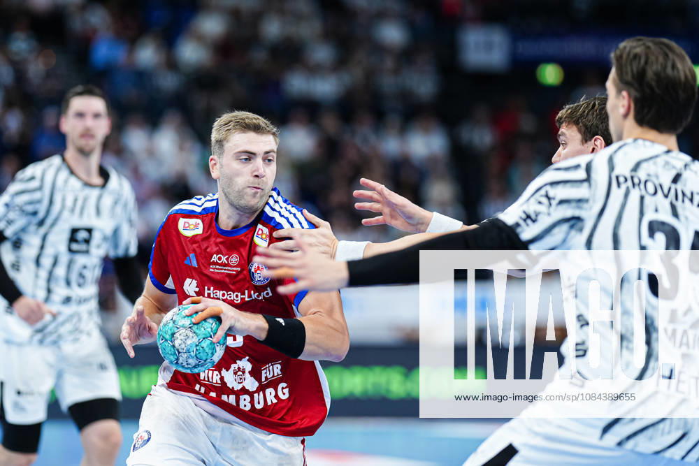 Oliver Norlyk (Handball Club Hamburg, 05), Lucas Laube (THW Kiel, 20) GER, THW Kiel vs. Handball Club Hamburg, Handball, 1. Bundesliga, Spieltag 8, Saison 2026 2027, 11.10.2026 GER, THW Kiel vs. Handball Club Hamburg, Handball, 1. Bundesliga, Spieltag 8, Saison 2026 2027, 11.10.2026 Kiel