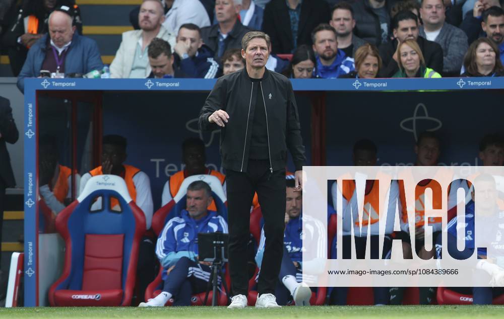 Premier League - Crystal Palace v Nottingham Forest LONDON, ENGLAND, OCTOBER 11: Oliver Glasner Manager of Nottingham Forest during The Premier League match between Crystal Palace v Nottingham Forest at Selhurst Park Stadium, London, England, on October 11. (Photo by Daniel Weir) London Selhurst Park Stadium England