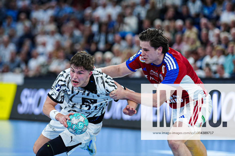 Rasmus Ankermann (THW Kiel, 22), Jan-Chirstian Schmidt (Handball Club Hamburg, 42) GER, THW Kiel vs. Handball Club Hamburg, Handball, 1. Bundesliga, Spieltag 8, Saison 2026 2027, 11.10.2026 GER, THW Kiel vs. Handball Club Hamburg, Handball, 1. Bundesliga, Spieltag 8, Saison 2026 2027, 11.10.2026 Kiel