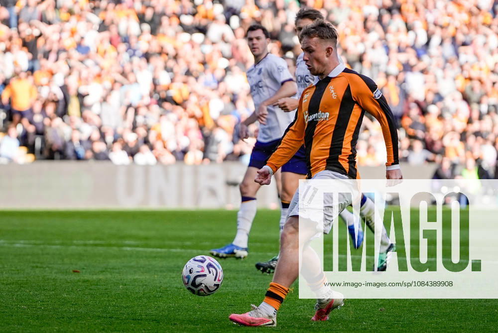 Premier League: Hull City v Everton Joe Gelhardt of Hull City scores to make it 1-0 during the Premier League match Hull City vs Everton at MKM Stadium, Hull, United Kingdom on 11 October 2026 (Photo by Maynard Manyowa News Images) Hull MKM Stadium East Riding of Yorkshire United Kingdom