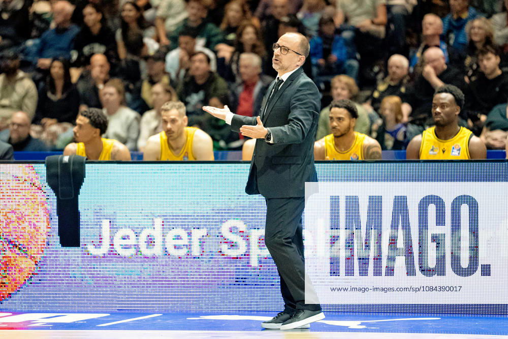Carles Duran (Headcoach MHP Riesen Ludwigsburg) GER, Basketball Loewen Braunschweig gegen MHP Riesen Ludwigsburg, Basketball, easyCredit BBL, Woche 3, Spielzeit 2026 27, 11.10.2026 GER, Basketball Loewen Braunschweig gegen MHP Riesen Ludwigsburg, Basketball, easyCredit BBL, Woche 3, Spielzeit 2026 27, 11.10.2026 Braunschweig