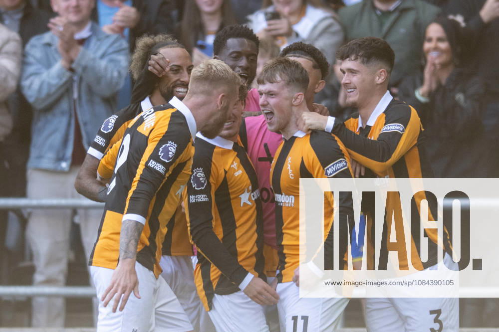 Hull City v Everton Premier League Joe Gelhardt of Hull City (second from right) is mobbed by team mates after scoring his sides first goal during the Premier League match between Hull City and Everton at the MKM Stadium, Hull. 11 10 2026 UK Newspapers OUT