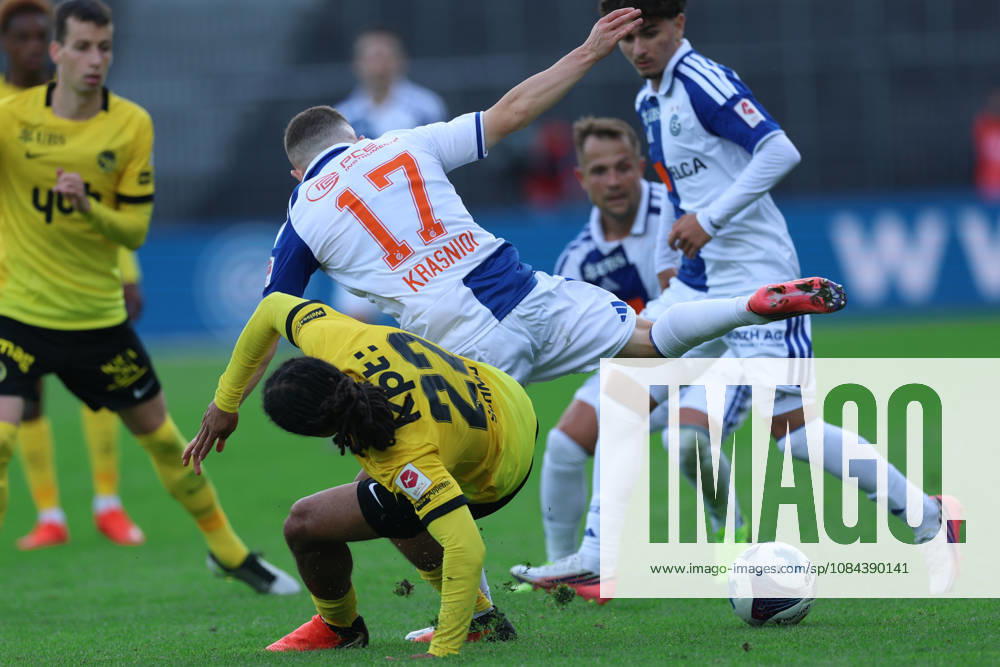 GC Zürich gegen BSC Young Boys Brack Super League 11. Oktober 2026 Isaac Schmidt (22, BSC Young Boys, li.) und Samuel Krasniqi (17, Grasshopper Club Zürich) im Spiel der Brack Super League zwischen dem Grasshopper Club Zürich (GCZ) und dem BSC Young Boys (YB) am 11. Oktober 2026 im Stadion Letzigrund in Zürich, Schweiz. Zürich Stadion Letzigrund Zürich Schweiz